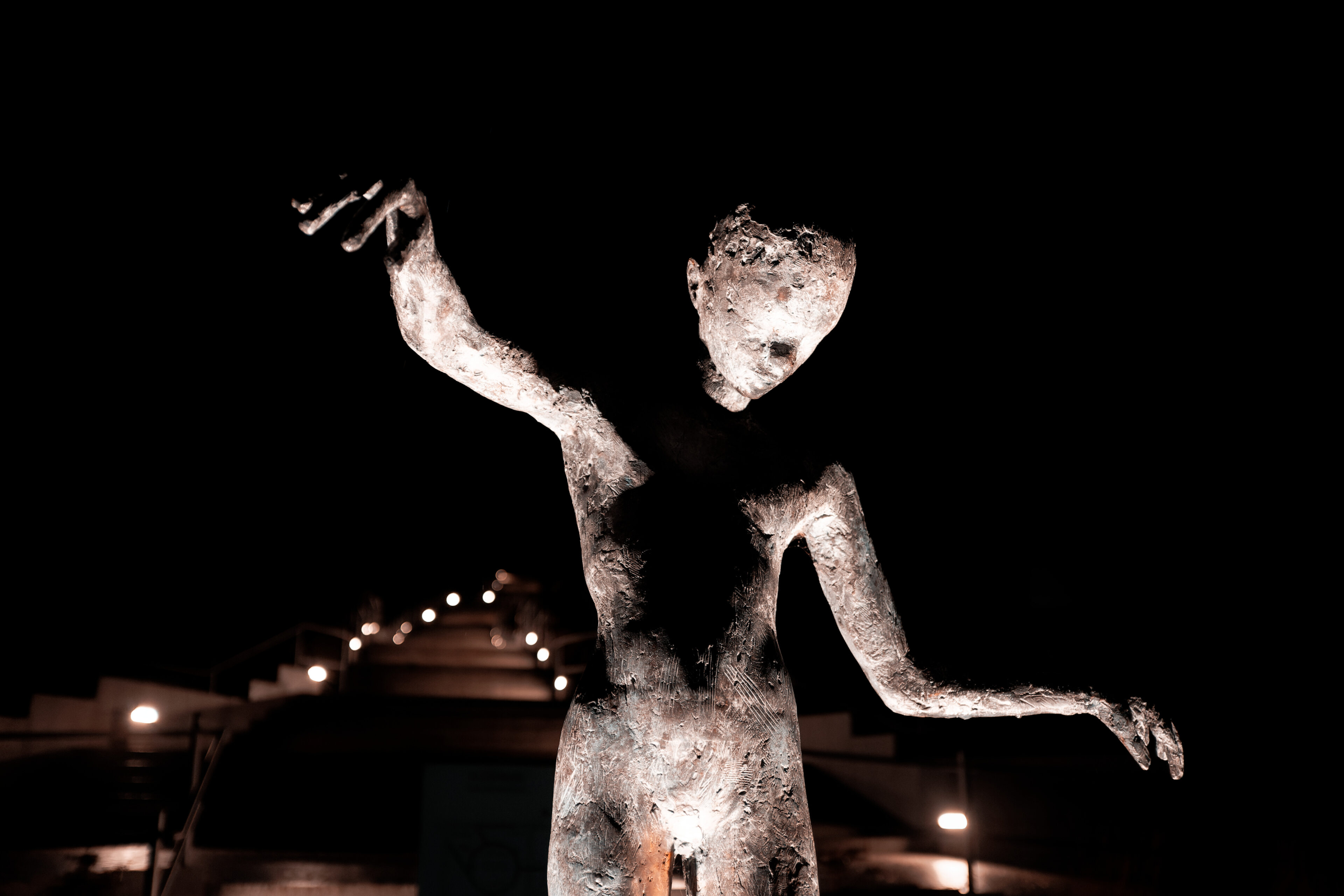 Statue bei Nacht im Ostseebad Sellin
